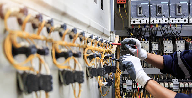 Professional Electrician technician working in Baltic, SD